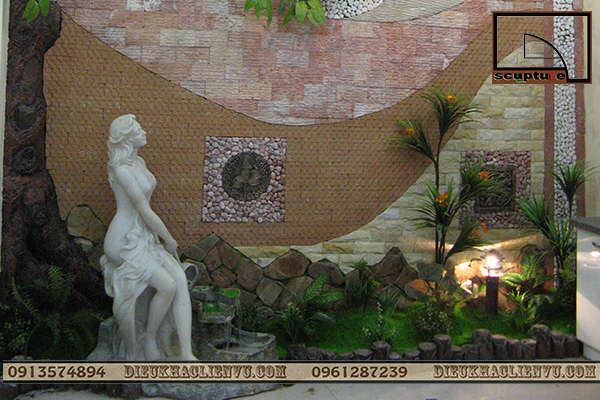 Tượng cô gái ngồi đổ nước